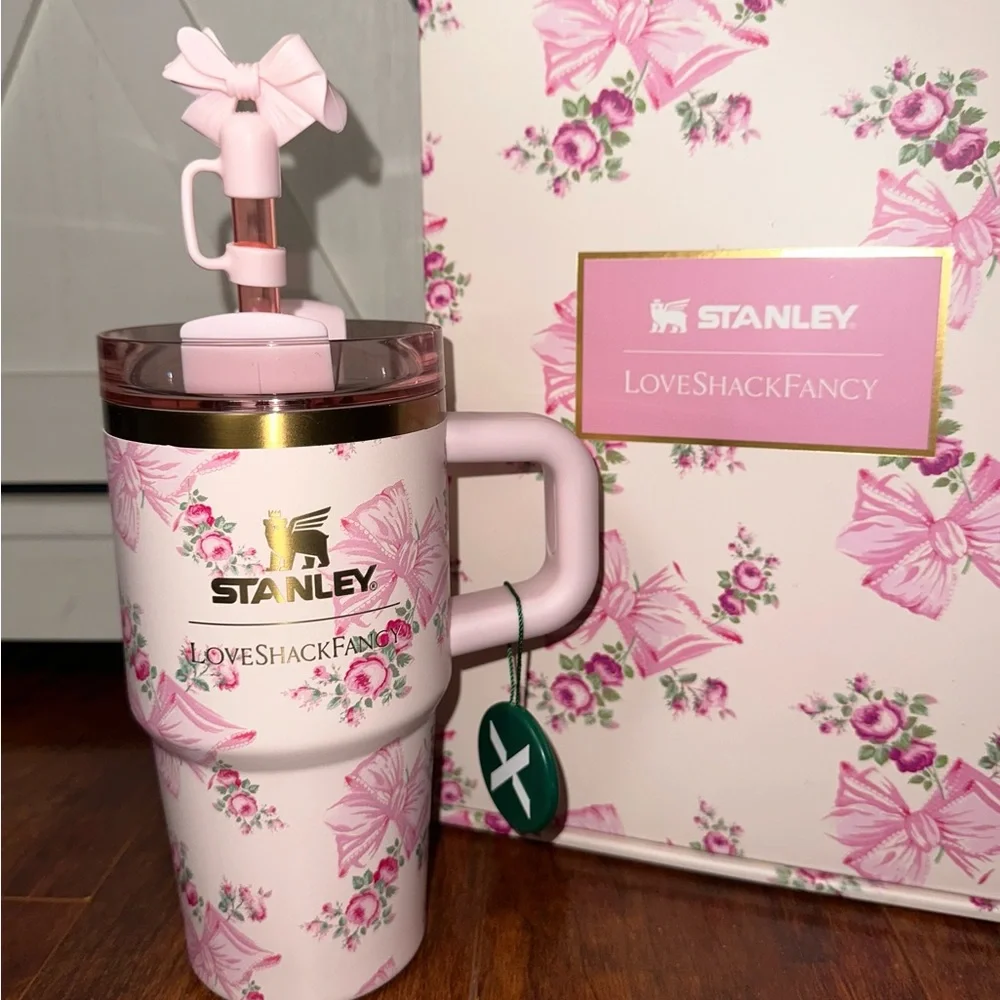 Stanley x Love Shack Fancy Holiday Quencher 20 oz Rosa Beaux Pink - Picture 7 of 11